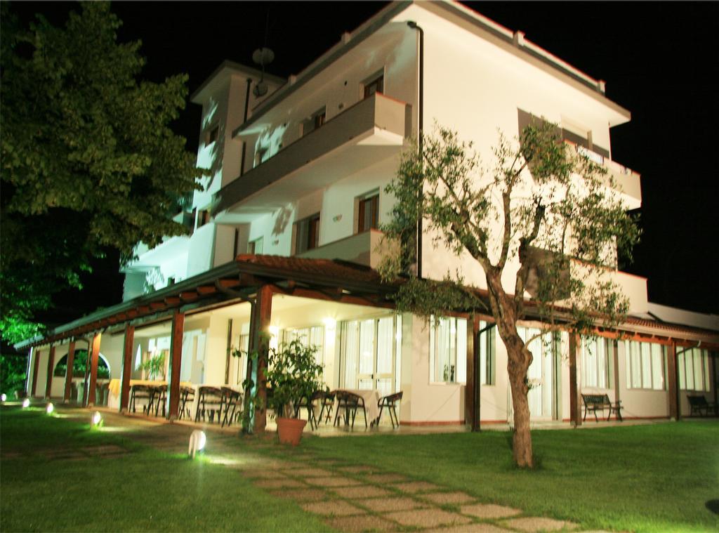 Hotel La Bussola Marina di Massa Exterior photo