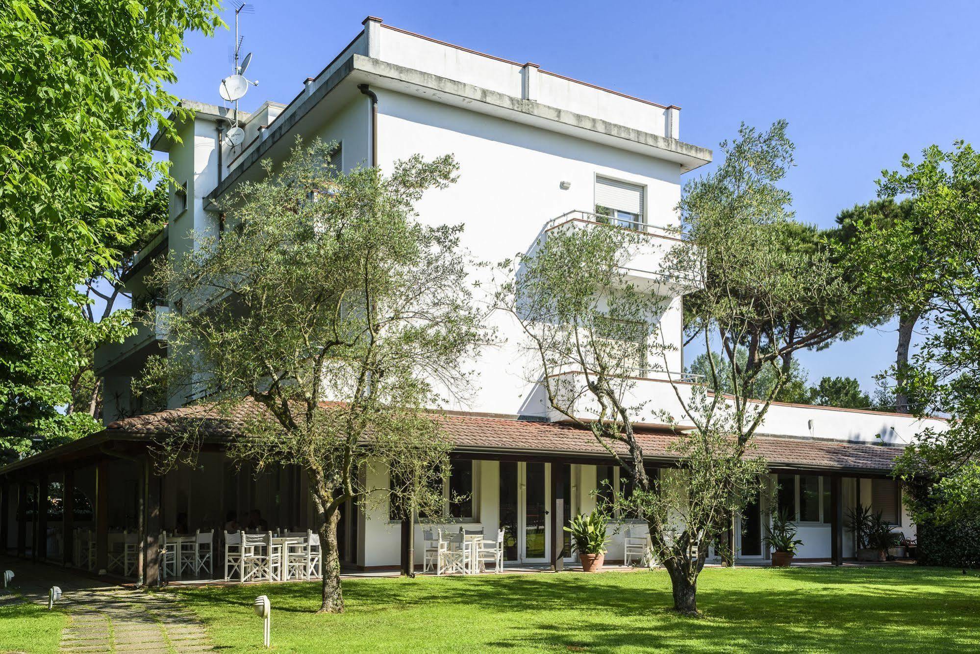 Hotel La Bussola Marina di Massa Exterior photo