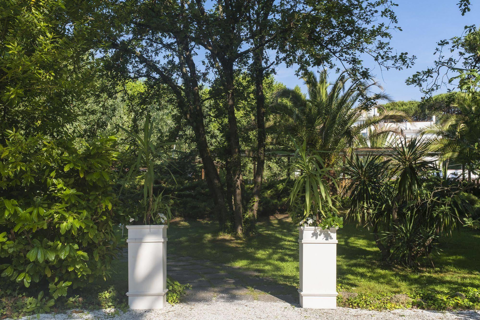 Hotel La Bussola Marina di Massa Exterior photo